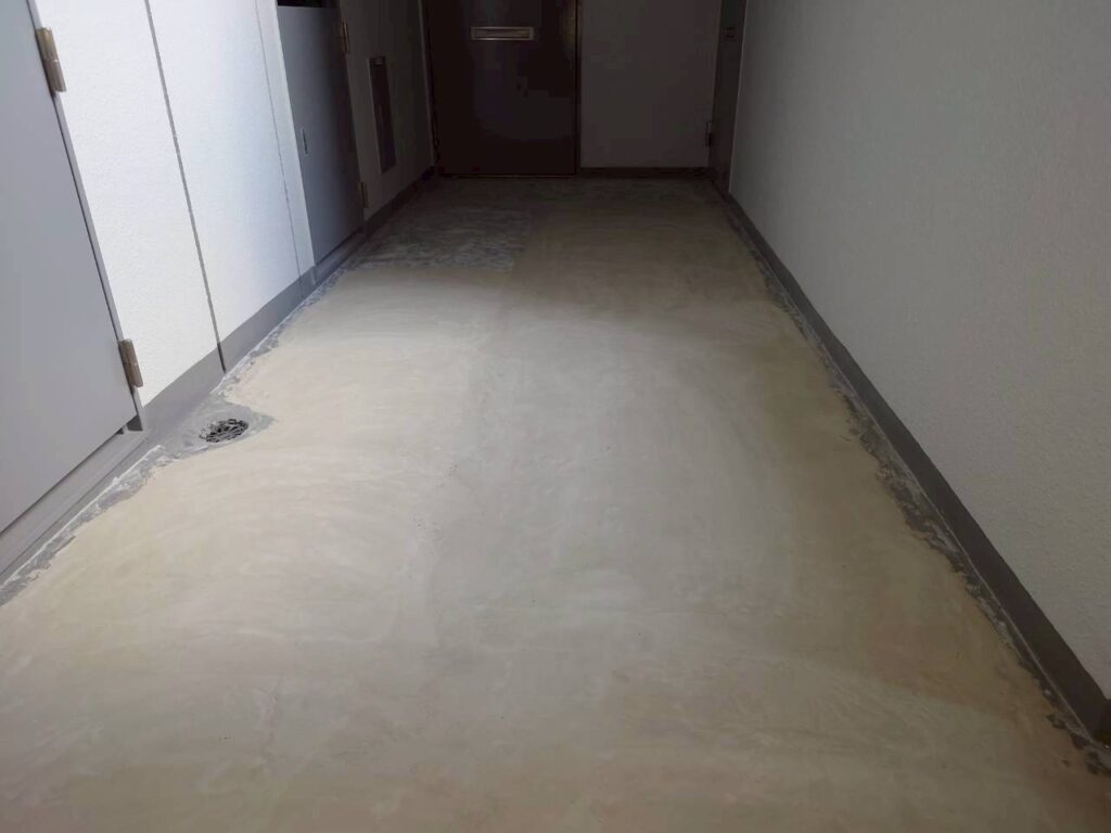 千葉県松戸市マンション修繕工事　廊下部分施工前